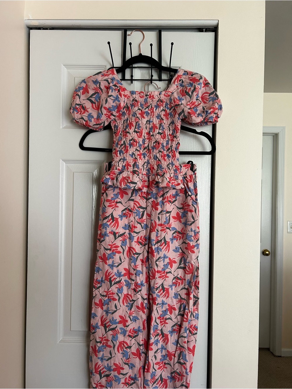 Vince Camuto Pink Floral Smocked Top with Ruffle Neck Size 10